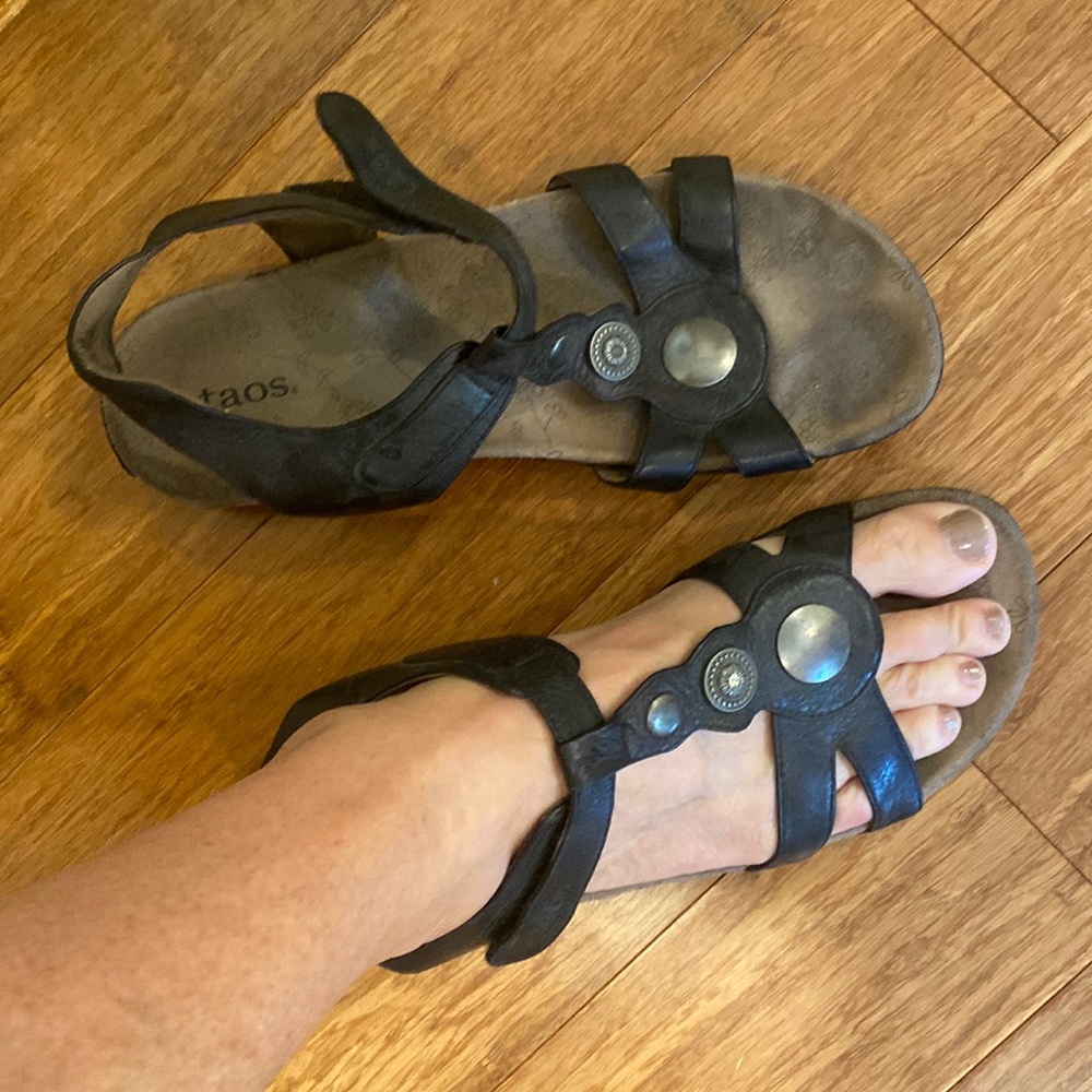 Taos walking sandal. Velcro on/off